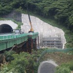 <p>智頭IC側坑口全景<br />平成28年7月末日</p>
